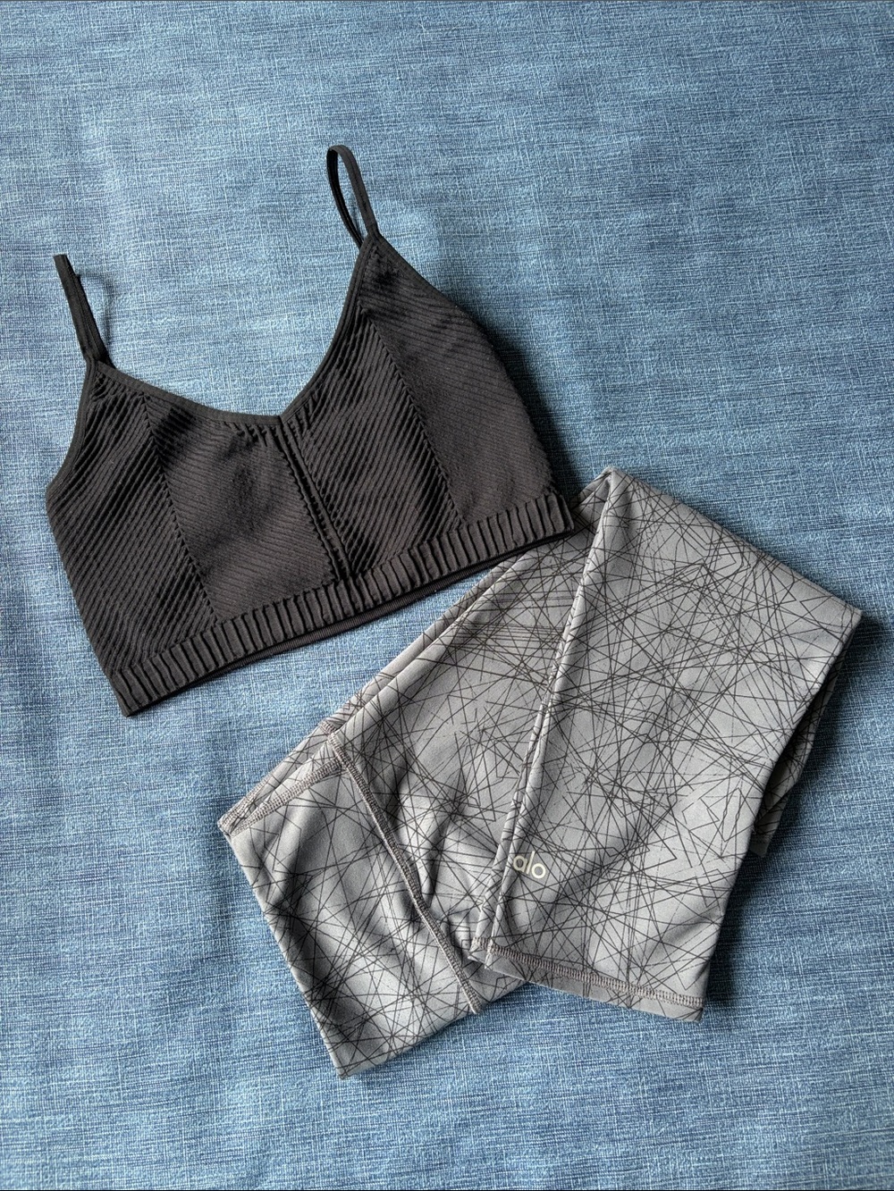 Women’s Small Alo Capri Leggings and Spiritual Ganster Bralette
